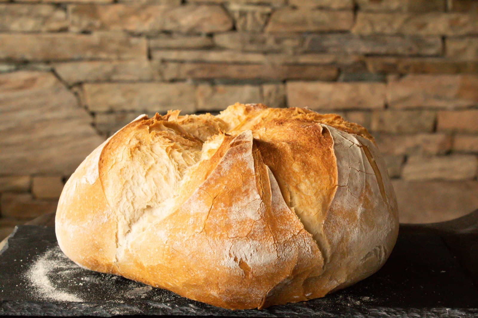 Pão de forno numa bancada